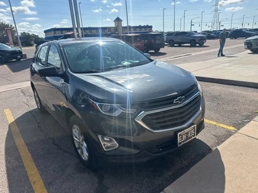 2020 Chevrolet Equinox LS photo 1