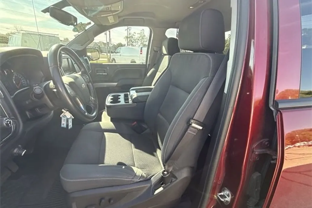 2016 Chevrolet Silverado 1500 LT photo 1