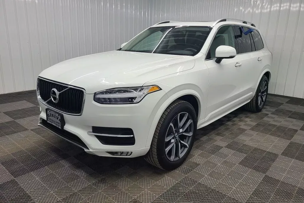 2019 Volvo XC90 T5 Momentum Sport photo 1