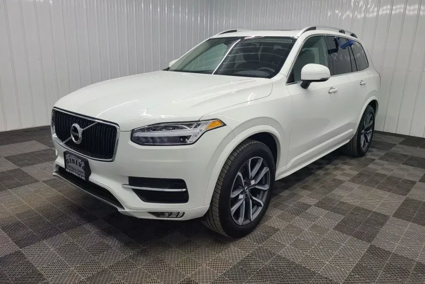 2019 Volvo XC90 T5 Momentum Sport photo 1