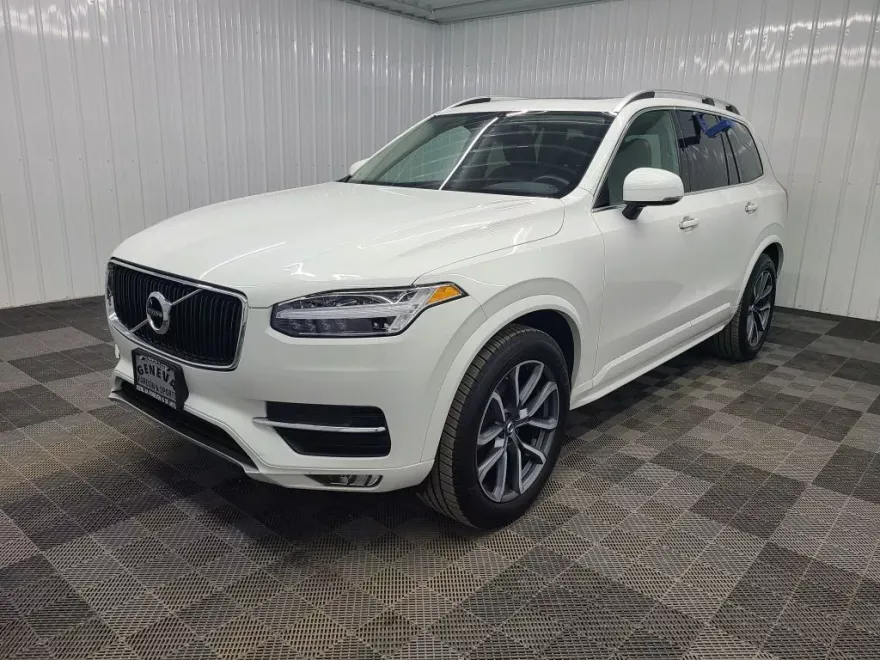 2019 Volvo XC90 T5 Momentum Sport photo 1