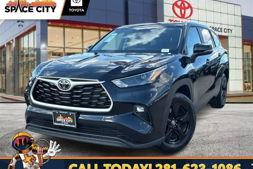 2023 Toyota Highlander L photo 1