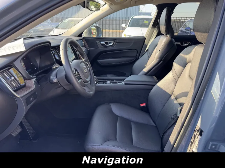 2023 Volvo XC60 B5 Plus photo 1