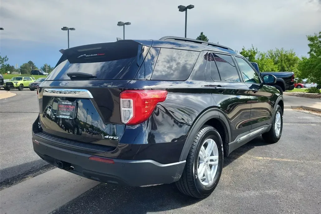 2021 Ford Explorer XLT photo 1