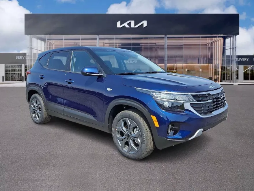 2025 Kia Seltos LX photo 1