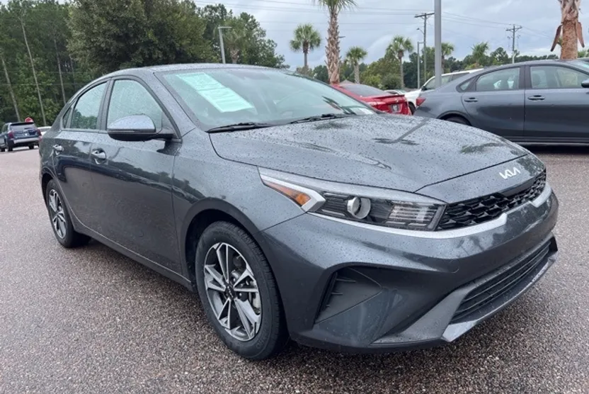 2024 Kia Forte LXS photo 1