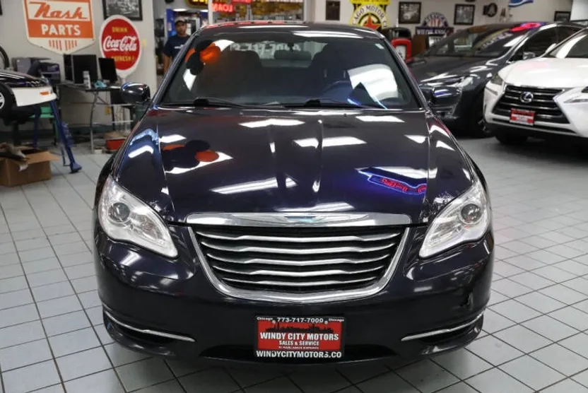 2012 Chrysler 200 Touring photo 1