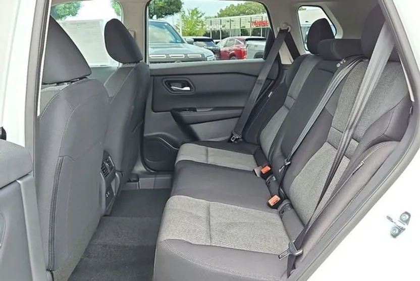 2025 Nissan Rogue SV photo 1