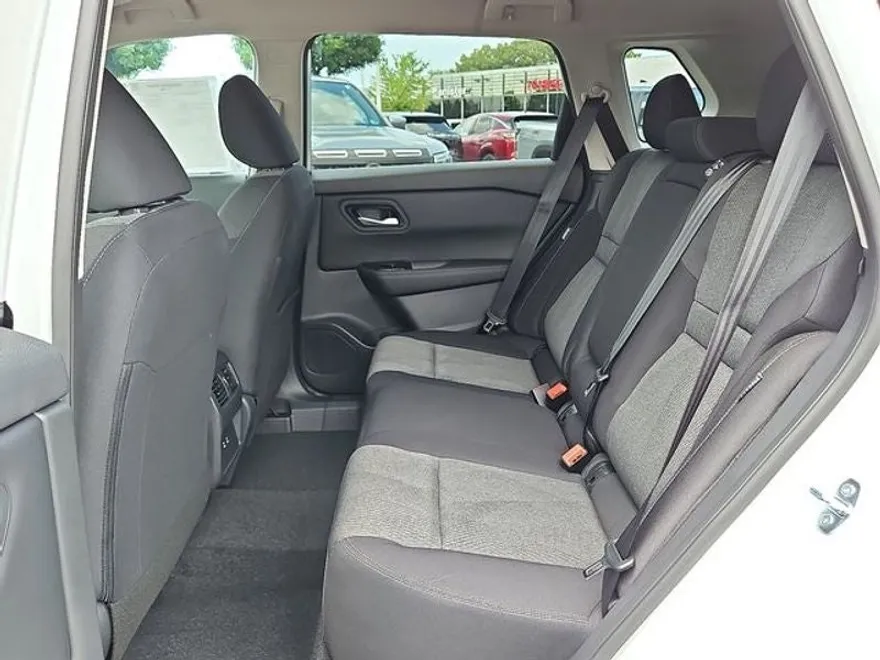 2025 Nissan Rogue SV photo 1