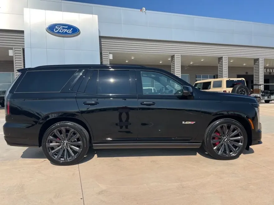 2025 Cadillac Escalade V-Series photo 1