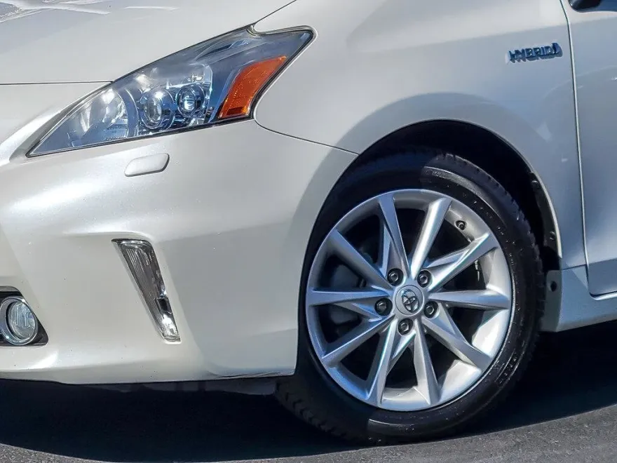 2012 Toyota Prius V Two photo 1