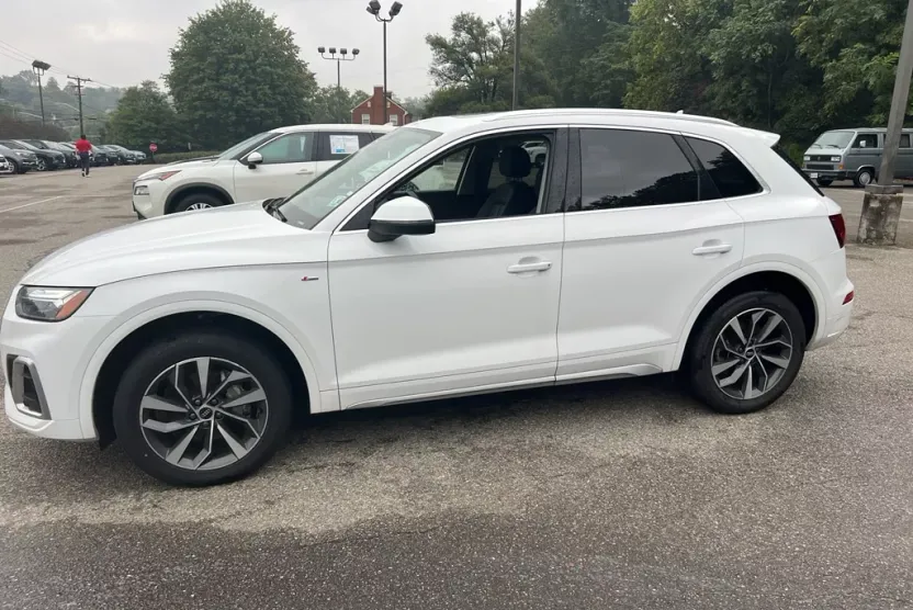 2023 Audi Q5 45 S line Premium photo 1