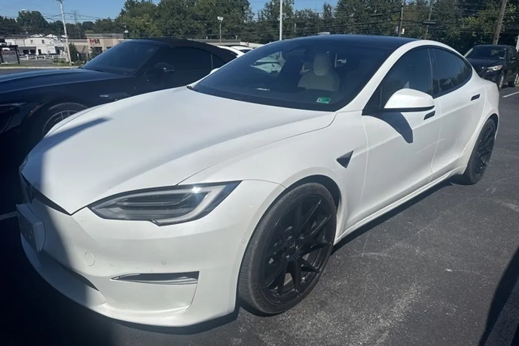 2021 Tesla Model S Plaid photo 1