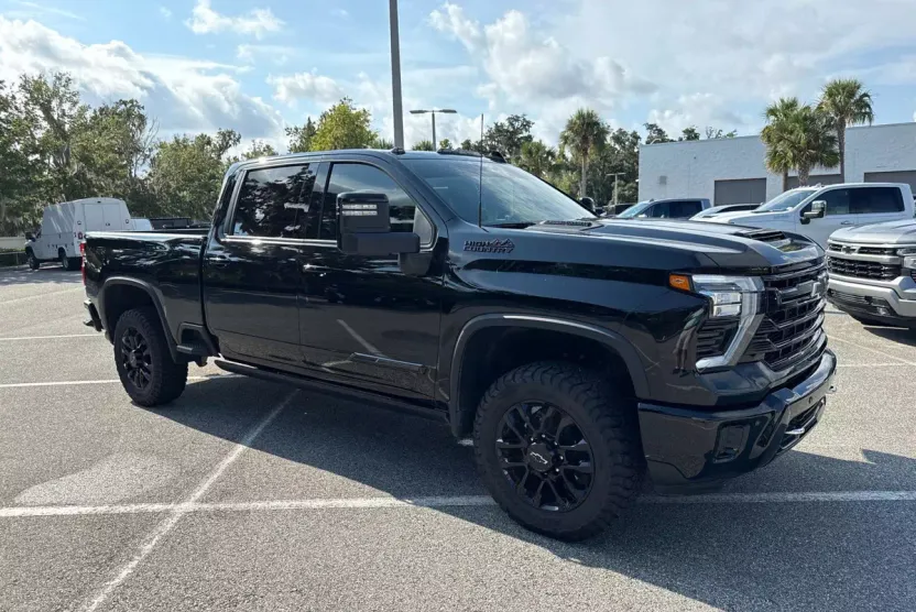 2025 Chevrolet Silverado 2500HD High Country photo 1