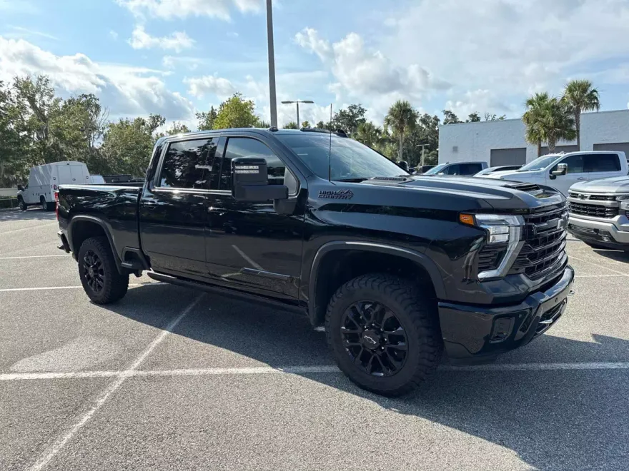 2025 Chevrolet Silverado 2500HD High Country photo 1
