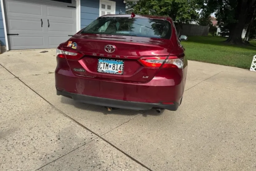 2019 Toyota Camry LE photo 1