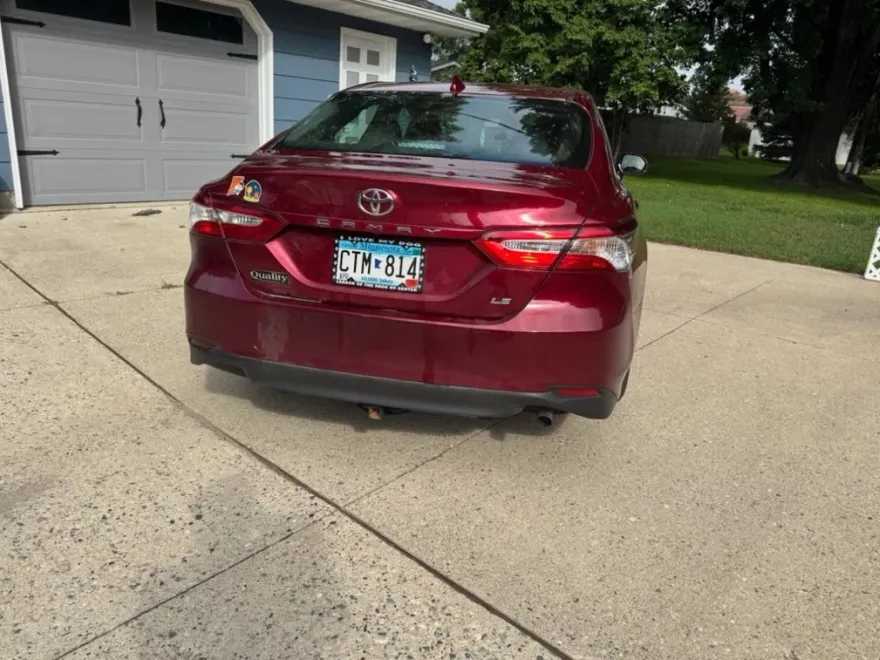 2019 Toyota Camry LE photo 1