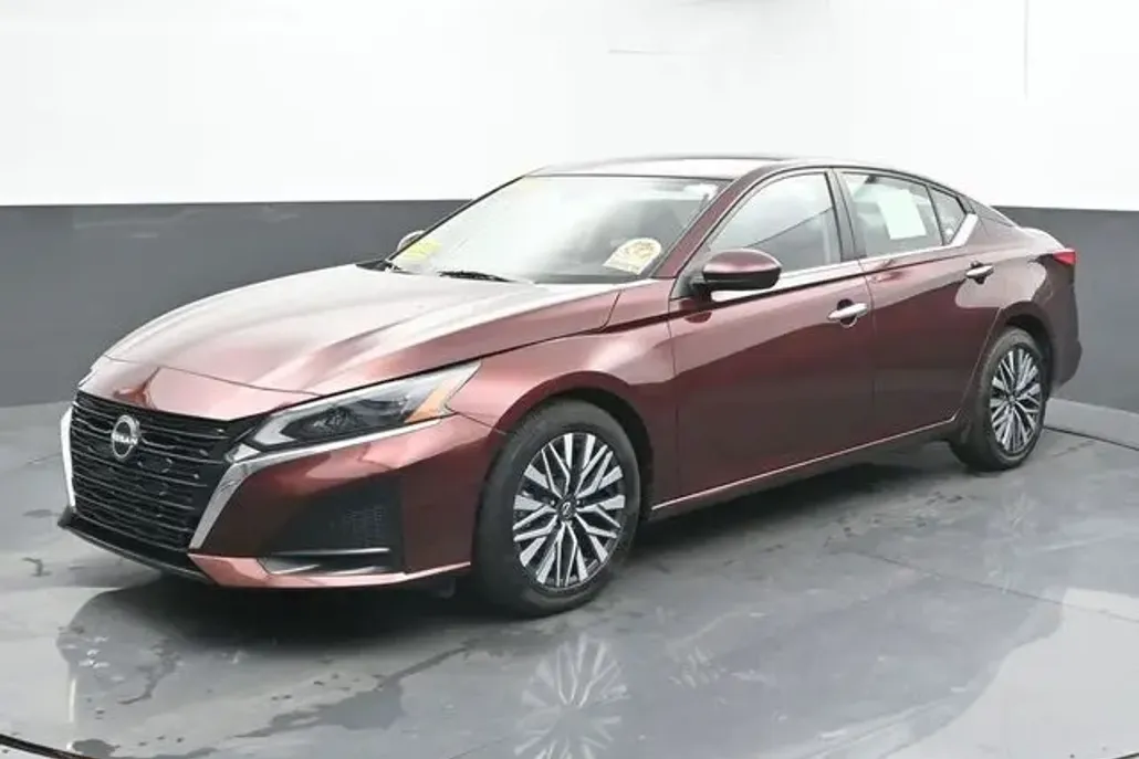 2023 Nissan Altima 2.5 SV photo 1