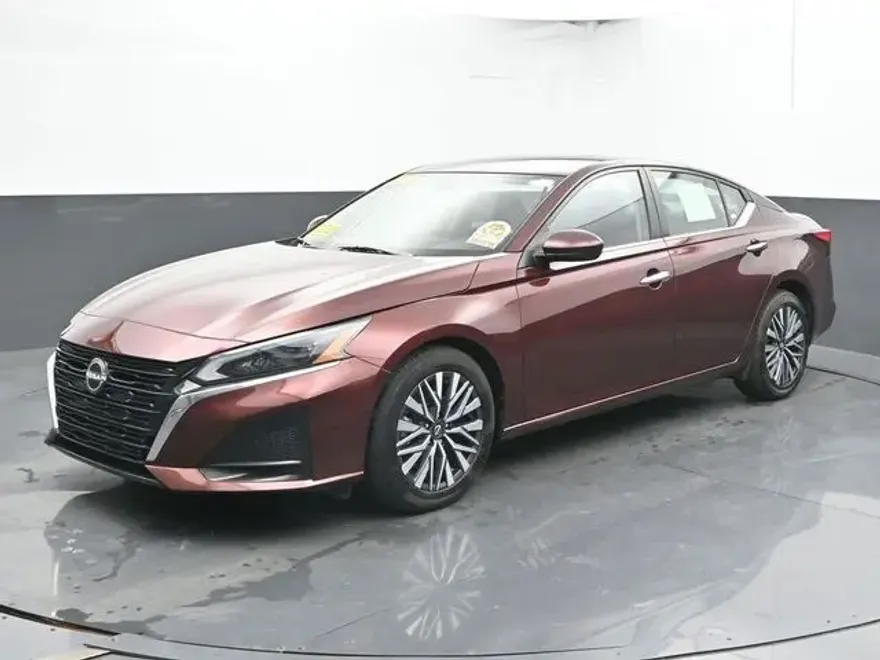 2023 Nissan Altima 2.5 SV photo 1