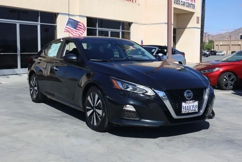 2021 Nissan Altima 2.5 SV photo 1