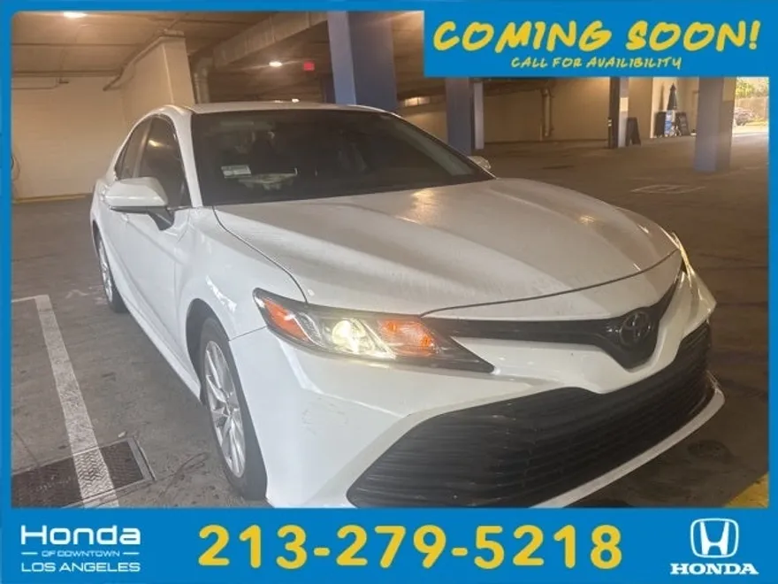 2018 Toyota Camry LE photo 1