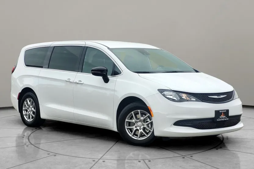 2026 Chrysler Voyager LX photo 1