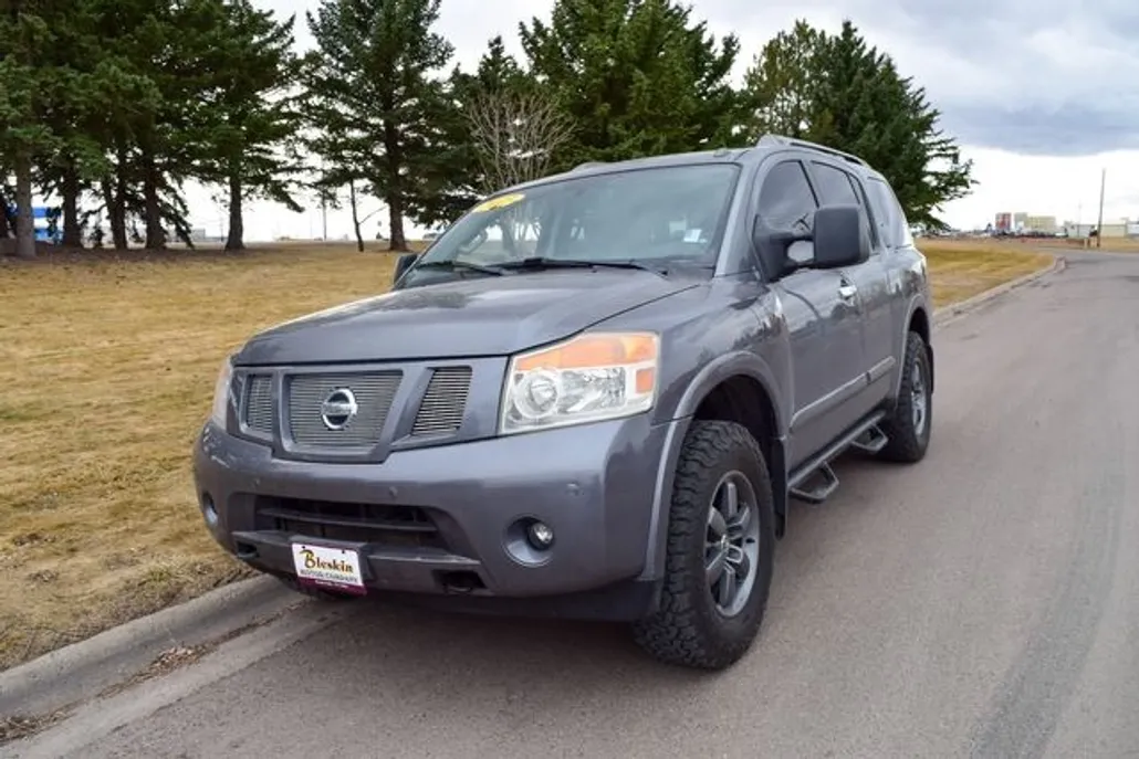 2015 Nissan Armada SV photo 1