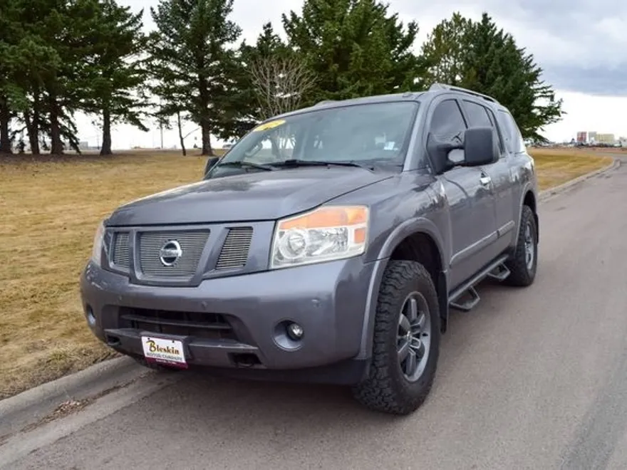 2015 Nissan Armada SV photo 1