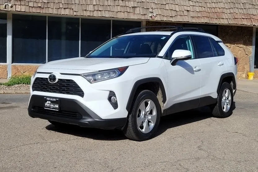 2021 Toyota RAV4 XLE photo 1