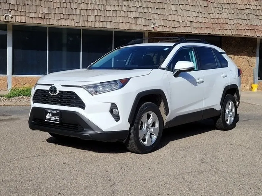 2021 Toyota RAV4 XLE photo 1