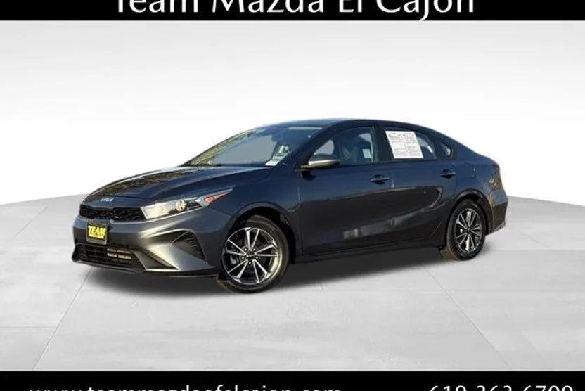 2023 Kia Forte LXS photo 1