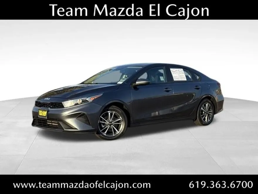 2023 Kia Forte LXS photo 1