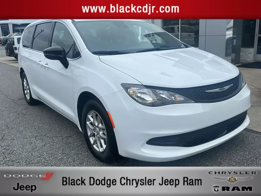 2026 Chrysler Voyager LX photo 1