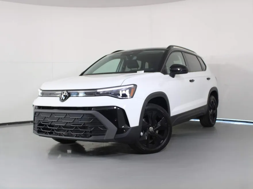 2025 Volkswagen Taos SE photo 1