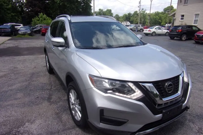 2018 Nissan Rogue SV photo 1
