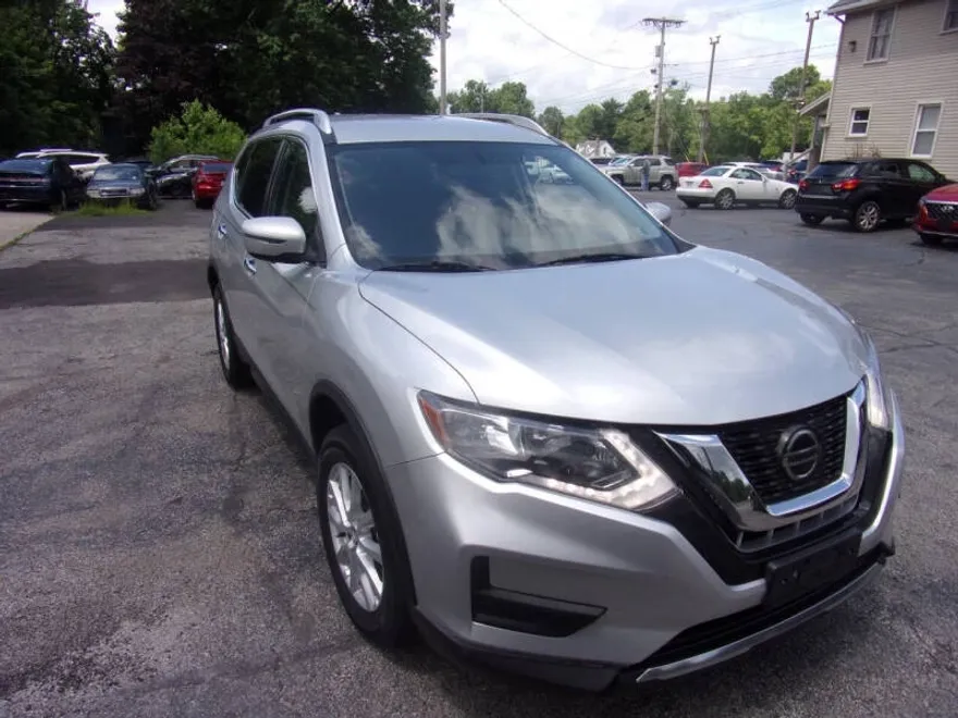 2018 Nissan Rogue SV photo 1