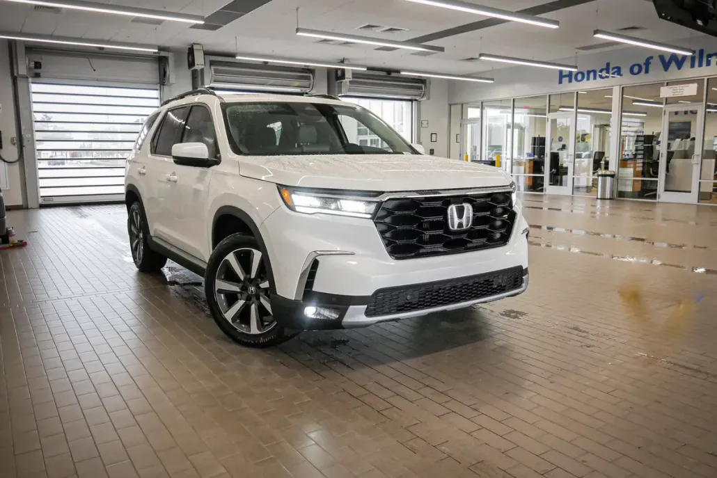 2025 Honda Pilot Touring photo 1