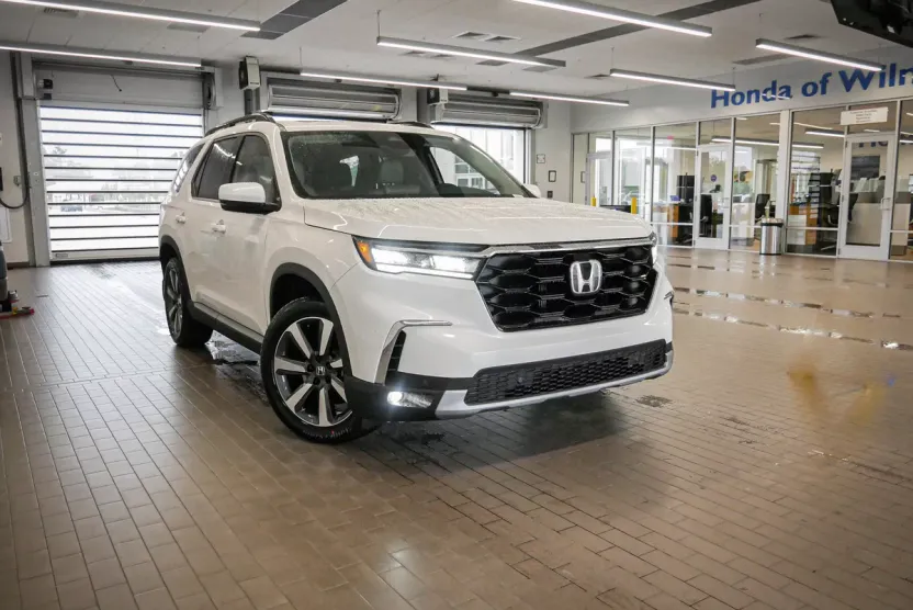 2025 Honda Pilot Touring photo 1