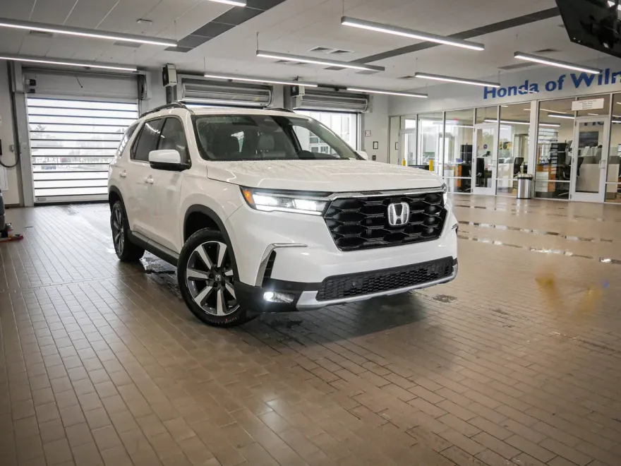 2025 Honda Pilot Touring photo 1