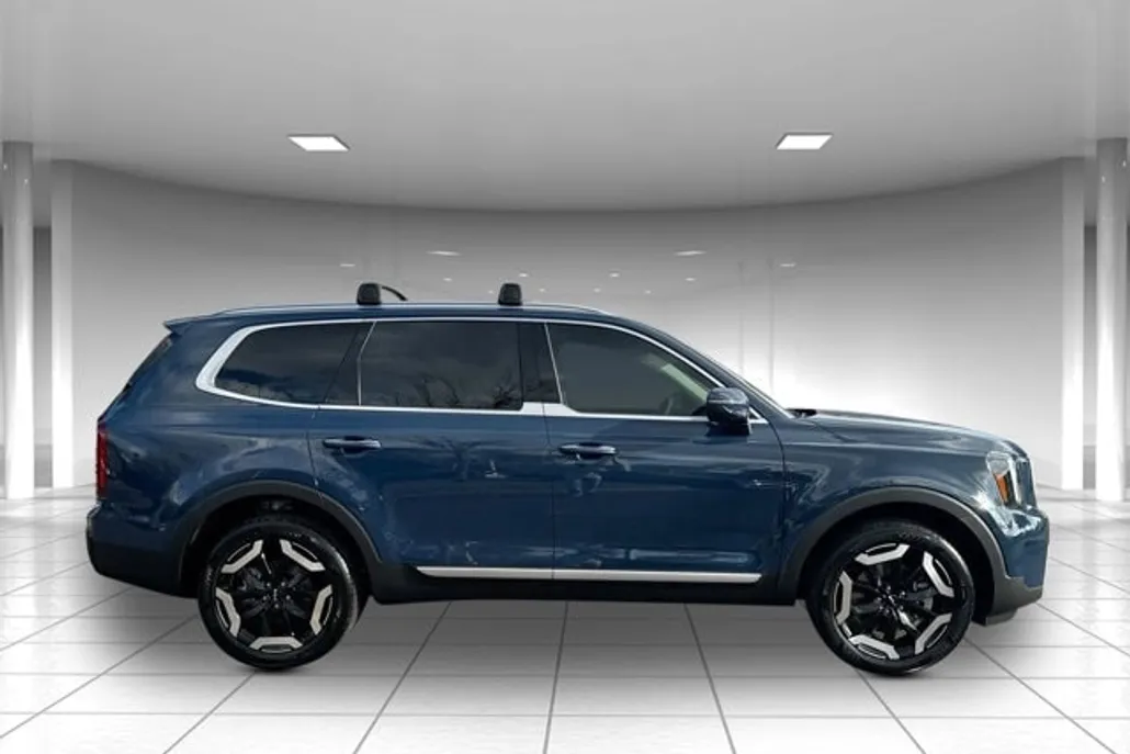 2025 Kia Telluride S photo 1