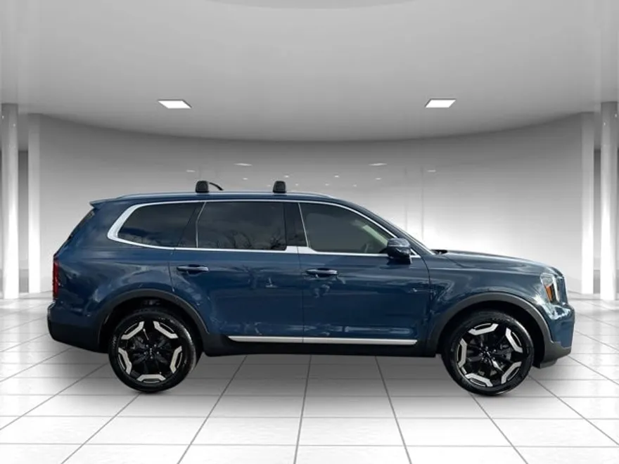 2025 Kia Telluride S photo 1