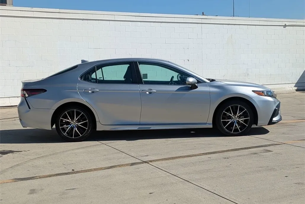 2024 Toyota Camry SE photo 1