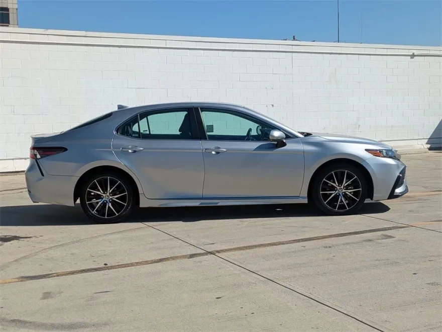 2024 Toyota Camry SE photo 1