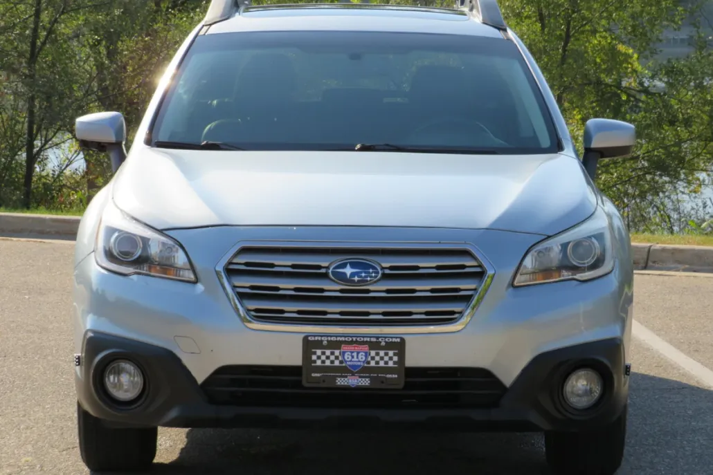 2015 Subaru Outback 2.5i Premium photo 1