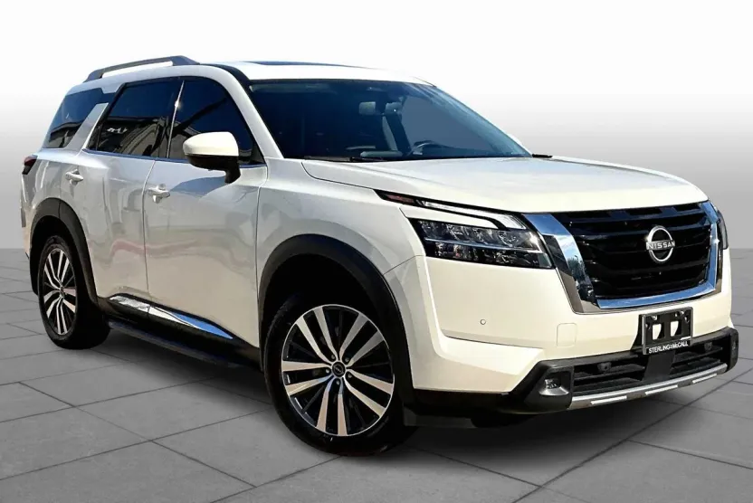 2022 Nissan Pathfinder Platinum photo 1