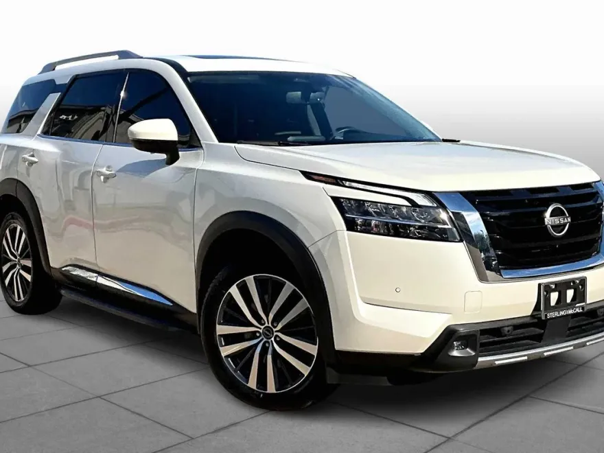 2022 Nissan Pathfinder Platinum photo 1