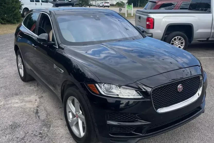 2020 Jaguar F-PACE Premium photo 1