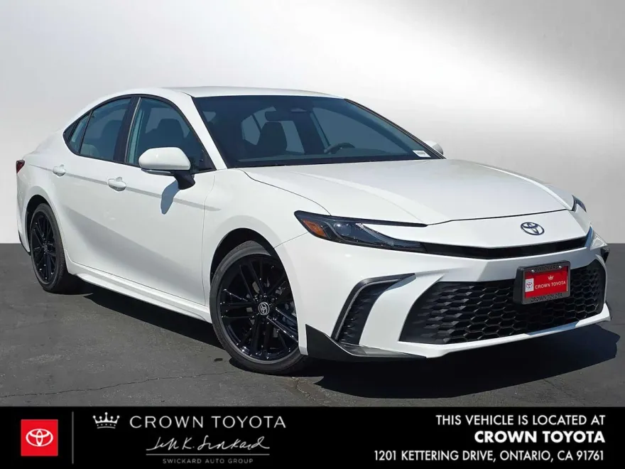 2025 Toyota Camry SE photo 1