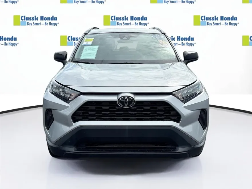 2021 Toyota RAV4 LE photo 1