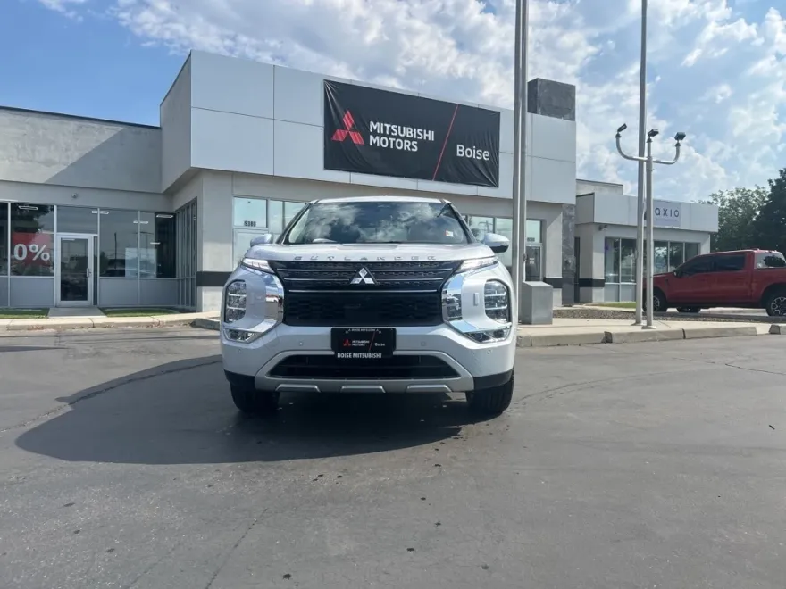 2025 Mitsubishi Outlander PHEV SE photo 1